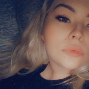 Meet your Posher, Desiree